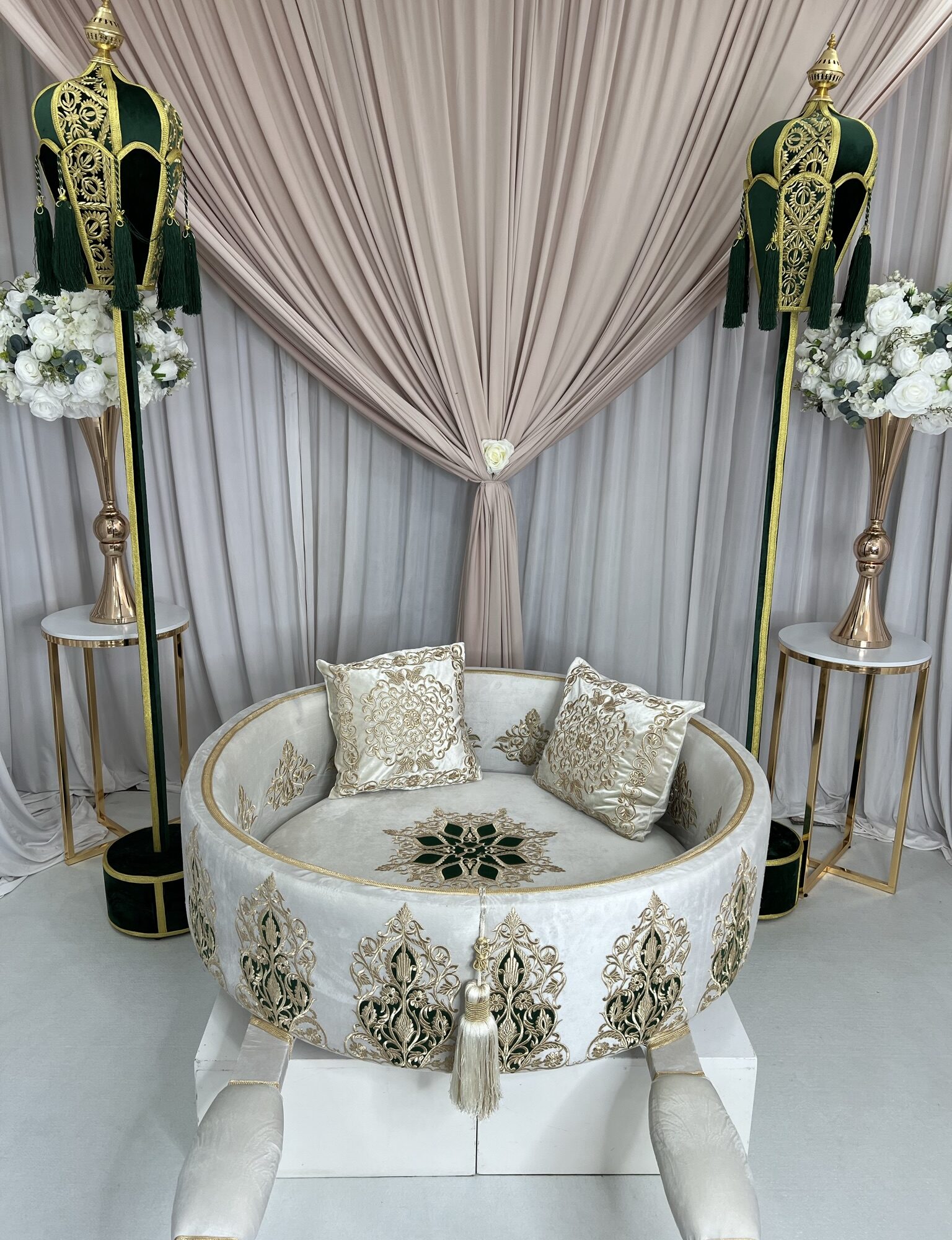 LOCATION ACCESSOIRES_7 1536X2000 | Voiles et Paillettes Prestataire de mariage et wedding planner oriental et occidental à Mulhouse près de Strasbourg, Colmar, Saint Louis, Altkirch, Belfort, … Mulhouse